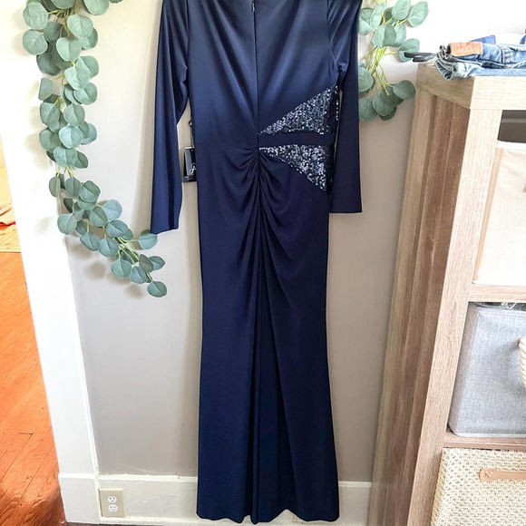 NWT ADRIANNA PAPELL Long Sleeve Sequin Jersey Gown In Size 8 formal wedding - Picture 8 of 10